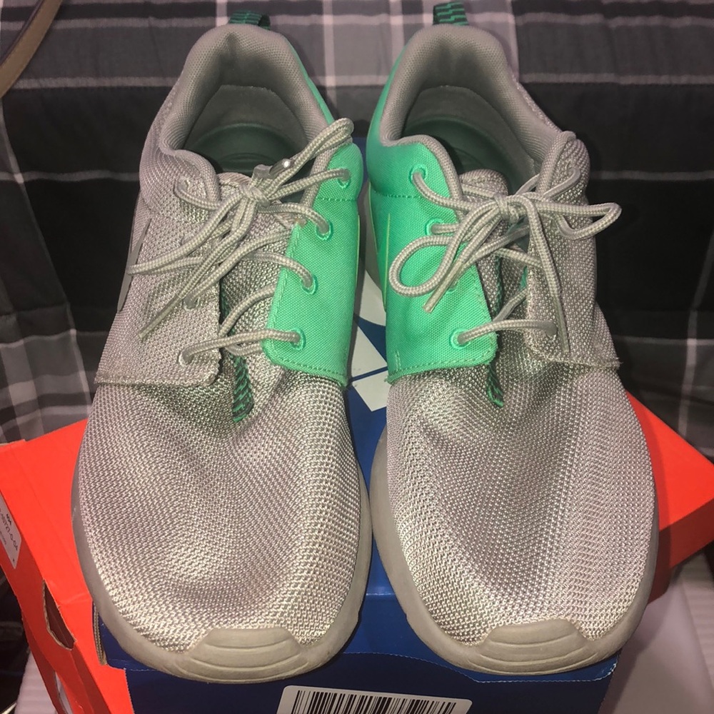 Nike Roshe Run Athletic Shoes